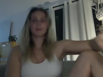 girl Cam Girls At Home Fucking Live with elaapril